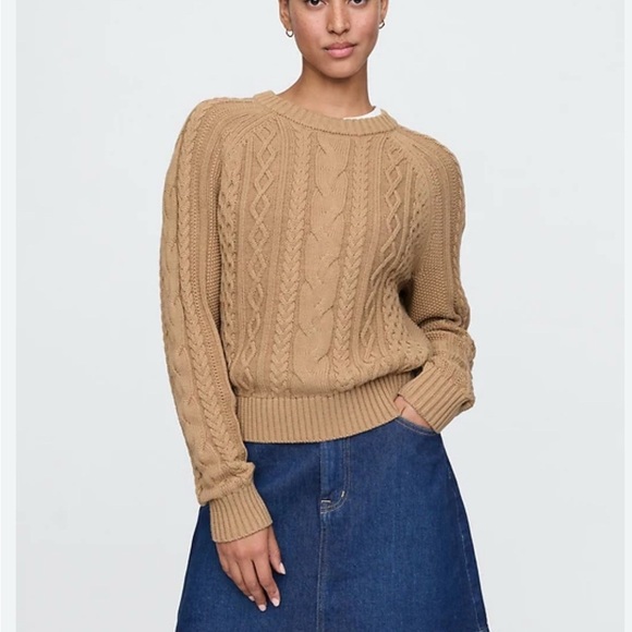 GAP Sweaters - GAP Cable Knit chunky Sweater in Tan